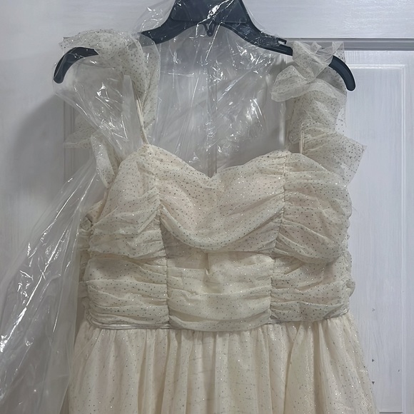 Beautiful city studio holiday dress or perf for any fun occasion only worn once - Picture 3 of 6